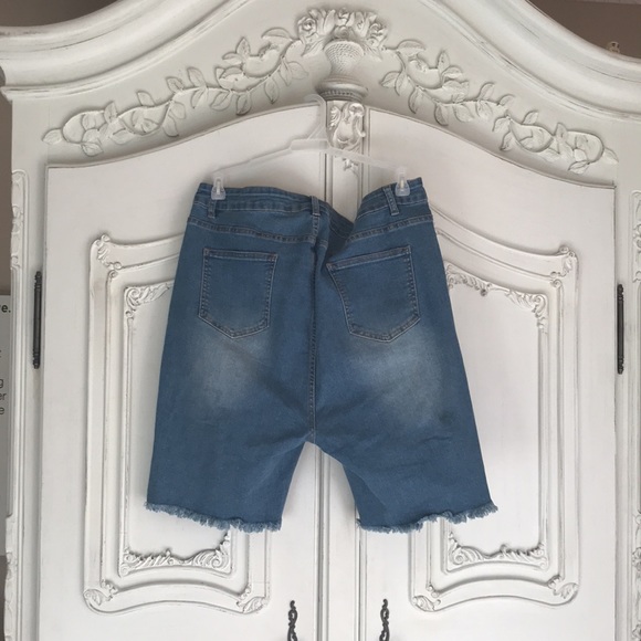 ⚠️ Last chance item (24hrs) Plus size distressed denim jean short med wash 4X - Picture 5 of 5